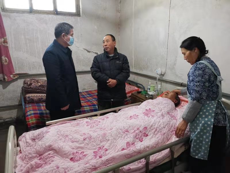 博農(nóng)集團:主要領導走訪慰問困難黨員職工