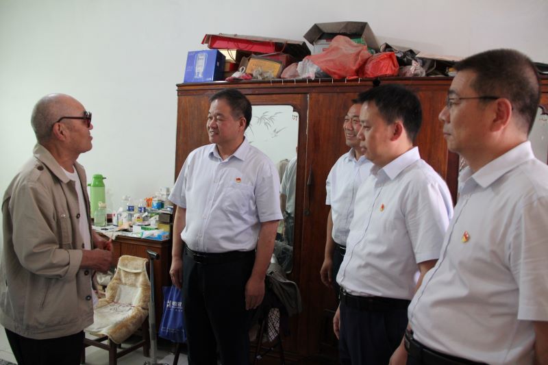 博農(nóng)集團領導走訪慰問老黨員、困難黨員